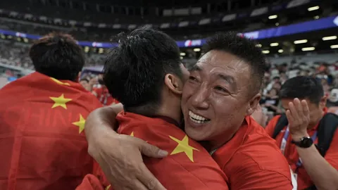 郭振明点评：中国男篮风貌积极向上，前进之路漫长待攀越。